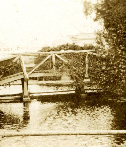 Lakelet Bridge, The Square