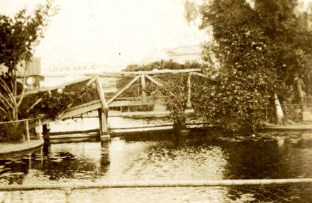 Lakelet Bridge, The Square