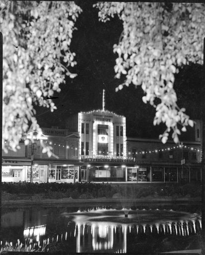 Manawatu Evening Standard, The Square