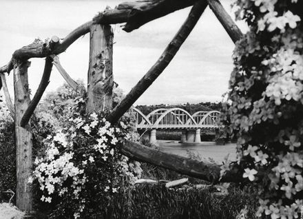 Fitzherbert Bridge shot from Victoria Esplanade