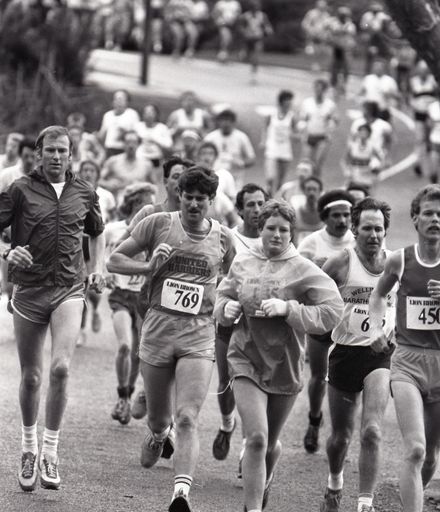 2022N_2017-20_039914 - Manawatu Lion Brown half-marathon 1984