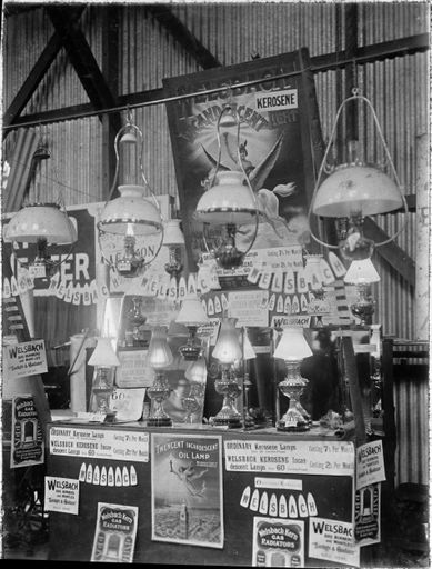 Arthur Hopwood's display of kerosene lamps at an A&P Show - Resource cover image