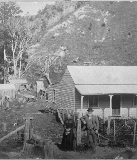 Mr and Mrs Dunn and farmhouse, Waiwaka