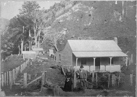 Mr and Mrs Dunn and farmhouse, Waiwaka