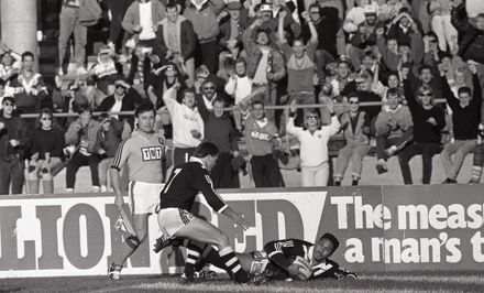 "Ridge to rescue as chaotic kicking costs Kiwis game" - Resource cover image