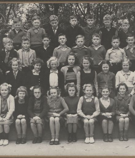 Terrace End School - Standard 2, 1944
