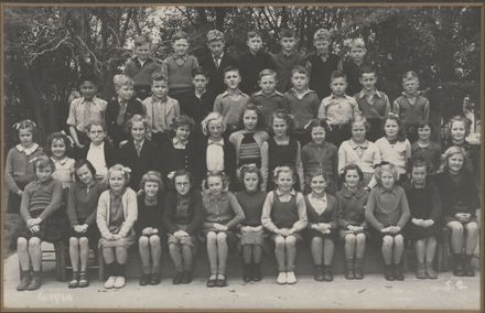 Terrace End School - Standard 2, 1944