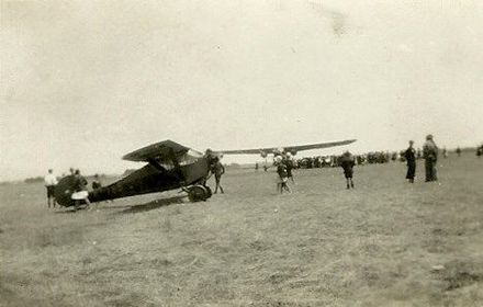 Monocoupe 70, and "Faith in Australia" at Milson aerodrome. - Resource cover image