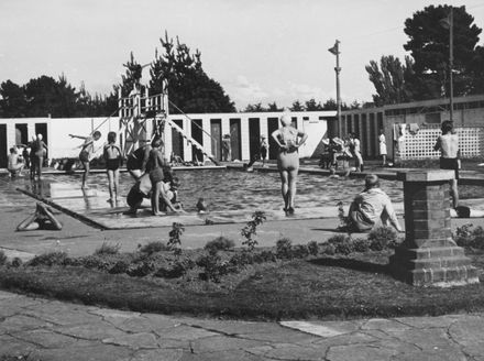 Pupils swimming in Hokowhitu School baths.