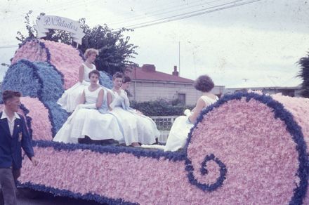 Floral Parade - Retailers' Association Swan Float
