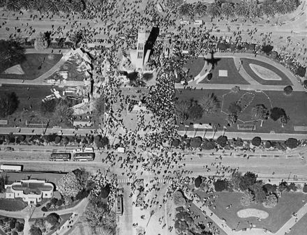 Four RNZAF Skyhawks prepare to 'Bomb' The Square - Resource cover image