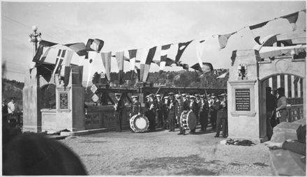 The official opening of the Fitzherbert Bridge, Palmerston North