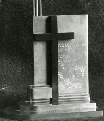 Miniature monument in honour of New Zealand and Polish soldiers