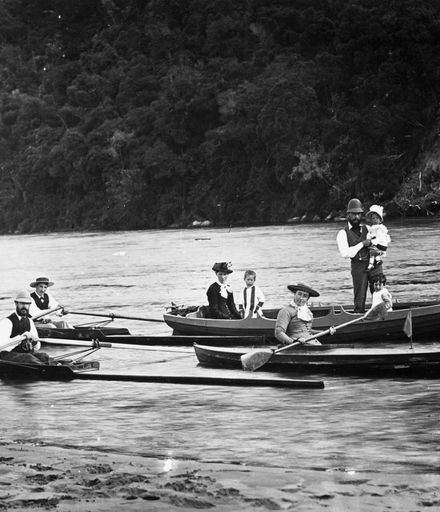 Park and Smith families boating on the Manawatu River