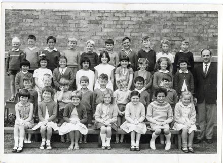 Bulls School - Class photo 1968 - Resource cover image