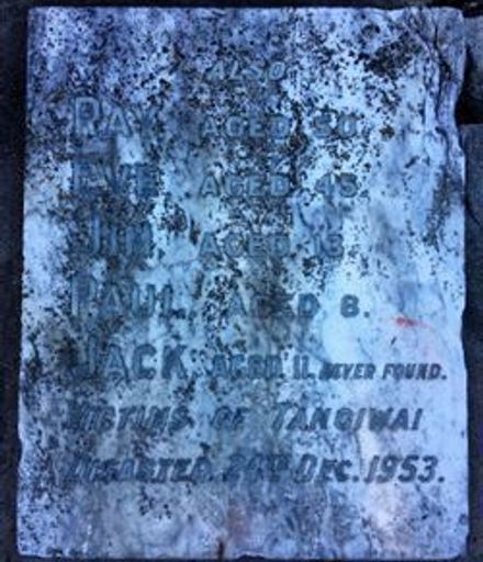 Grave stone for the Nicholls family killed at Tangiwai