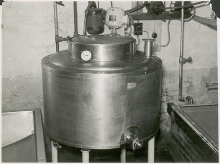Possibly a Berry Patent Temperature Holding Vat - Resource cover image