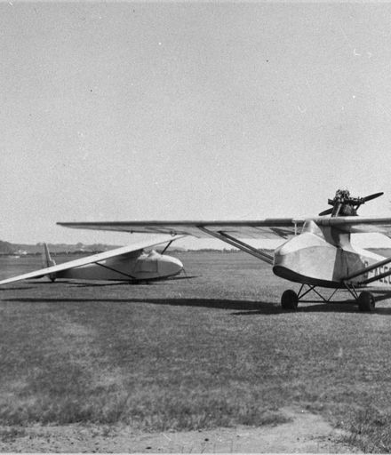 Glider, powered glider and small plane