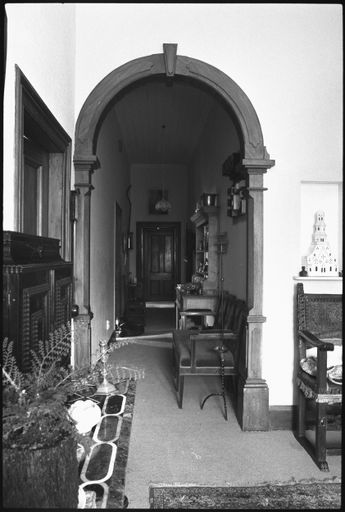 Hallway of 'Kaingahou', 642 Pioneer Highway