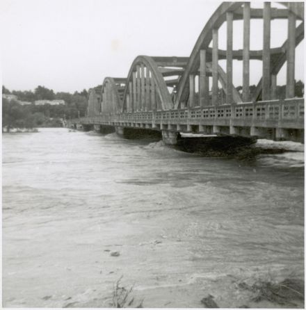 Flood of 1965 - Fitzherbert Bridge