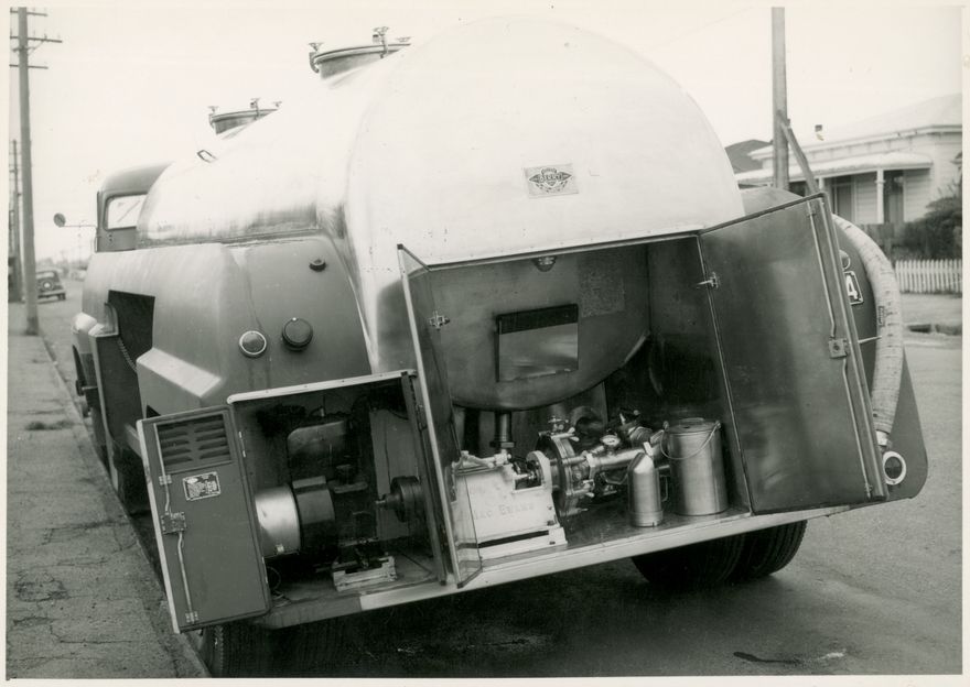 1500 Gallon Articulated Trailer Tanker