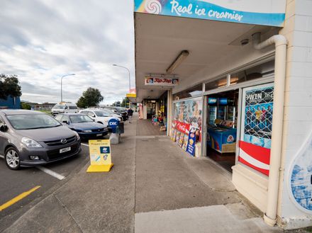 College Street Shops