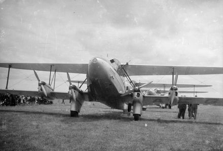 Union Airways aircraft, Milson Airport