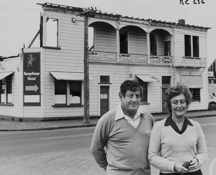 Bunnythorpe Hotel being demolished