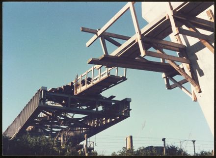 Construction of the Fitzherbert Bridge