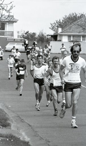 2022N_2017-20_040095 - Manawatu Evening Standard Fun Run 1984