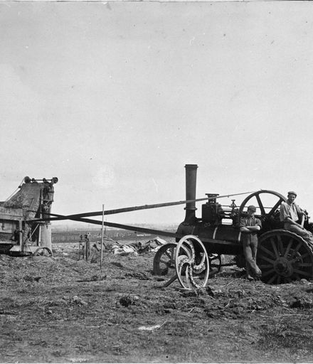 Traction engine and chaff cutter on A S Aldrich's farm 'Matsubara', Bunnythorpe
