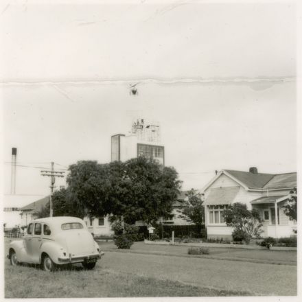 2021P_LionBreweries2-6-1_036069_011 - Helicopter Used in Installation of Standard Brewery Sign