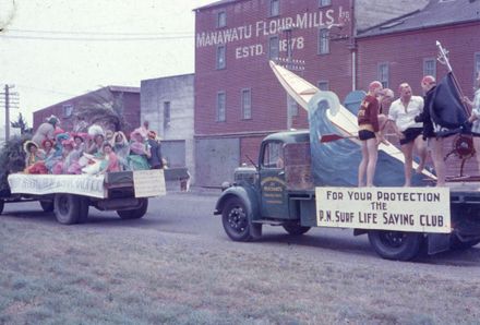Floral Parade - Floats on the corner of Albert and Broadway