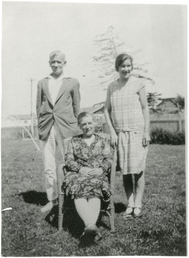 Arthur Maden, Mrs Maden and Mildren Maden (Mrs H Playland)