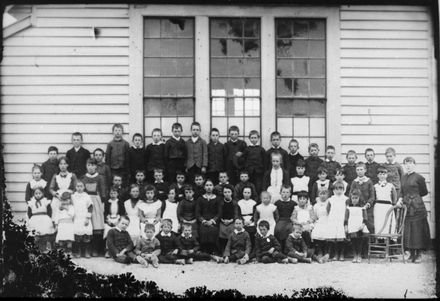 Taonui School (now Newbury School) School Photo