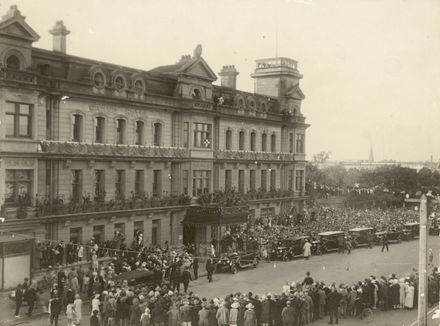 Duke and Duchess of York arrive at the Grand Hotel