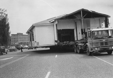 Moving Fitzherbert House onto the Massey University campus