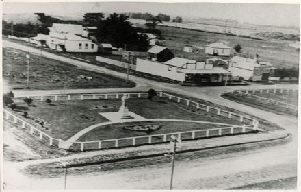 Douglas Square, Rongotea