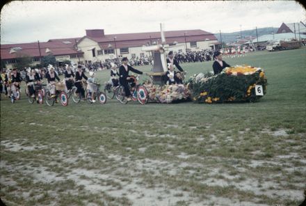 Dutch Association entry in Floral Festival parade