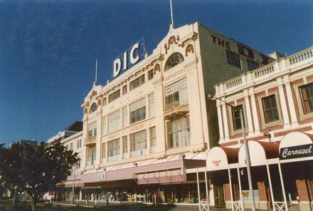 DIC department store, The Square