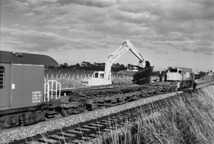 Dismantling the Whakarongo Railway goods yard.