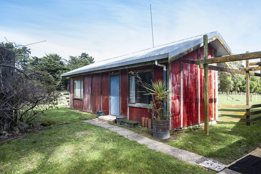 Taylor Cottage #1 - #2, 39 Old Kips Road, Ashhurst