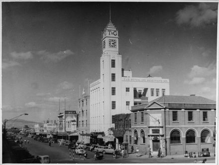 Corner of Broadway Avenue and The Square