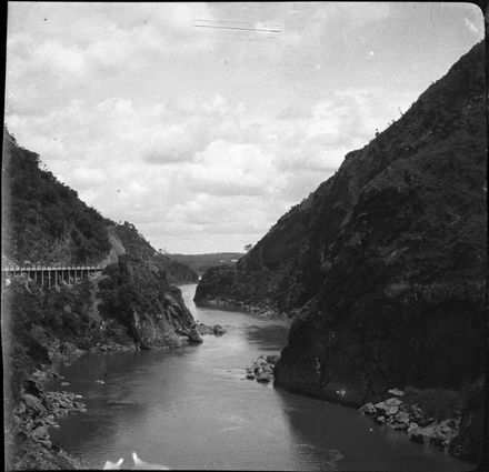 Manawatu Gorge, looking west