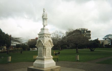Te Awe Awe Statue, The Square