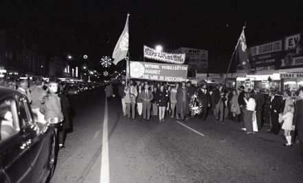 "2000 in Peaceful March Against War"