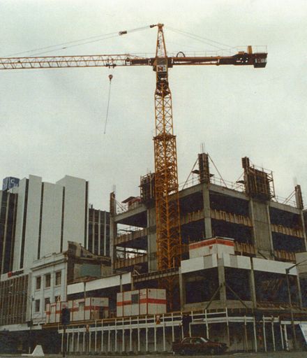 Construction of the Bank of New Zealand, The Square