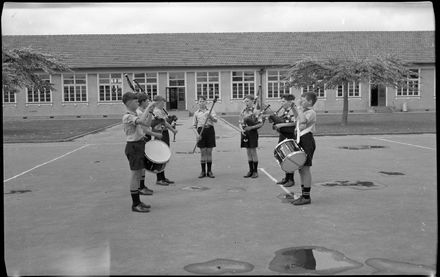 "And the Band Played On" Palmerston North Intermediate Normal School Band