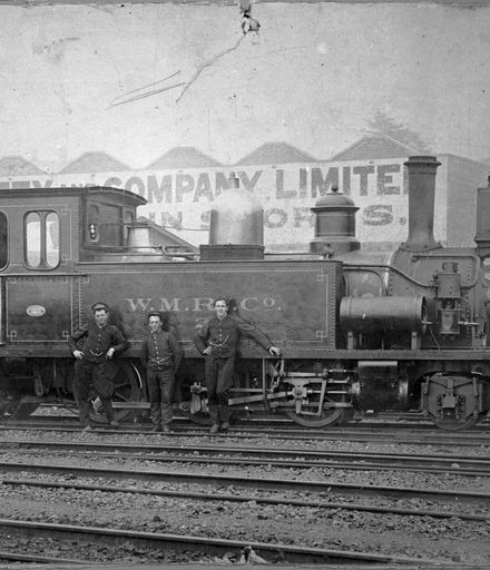 Wellington Manawatu Railway Company Class "H" engine and crew, Thorndon, Wellington