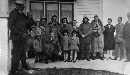 Charles Kingsford-Smith with crew and local residents, Milson Airport